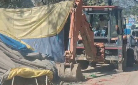 बैकुंठपुर-शहर सजाने निकला प्रशासन, तो इंसाफ पीछे छूट गया, और बुलडोज़र गरीबों पर उतर आया