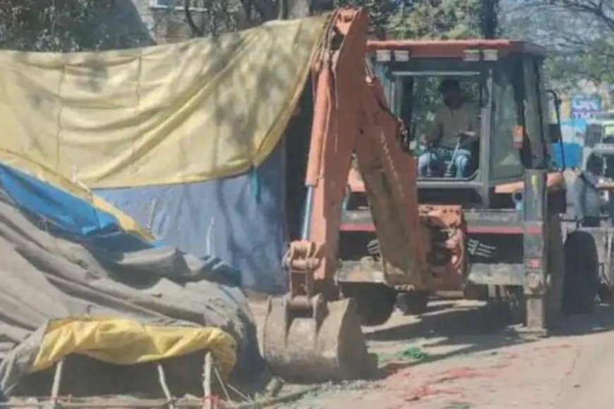 बैकुंठपुर-शहर सजाने निकला प्रशासन, तो इंसाफ पीछे छूट गया, और बुलडोज़र गरीबों पर उतर आया